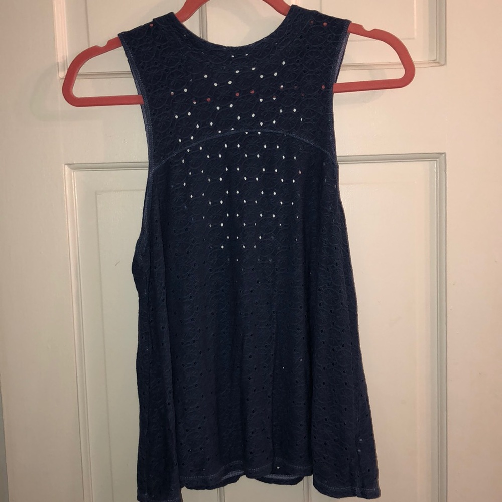 Flowy tank with open back